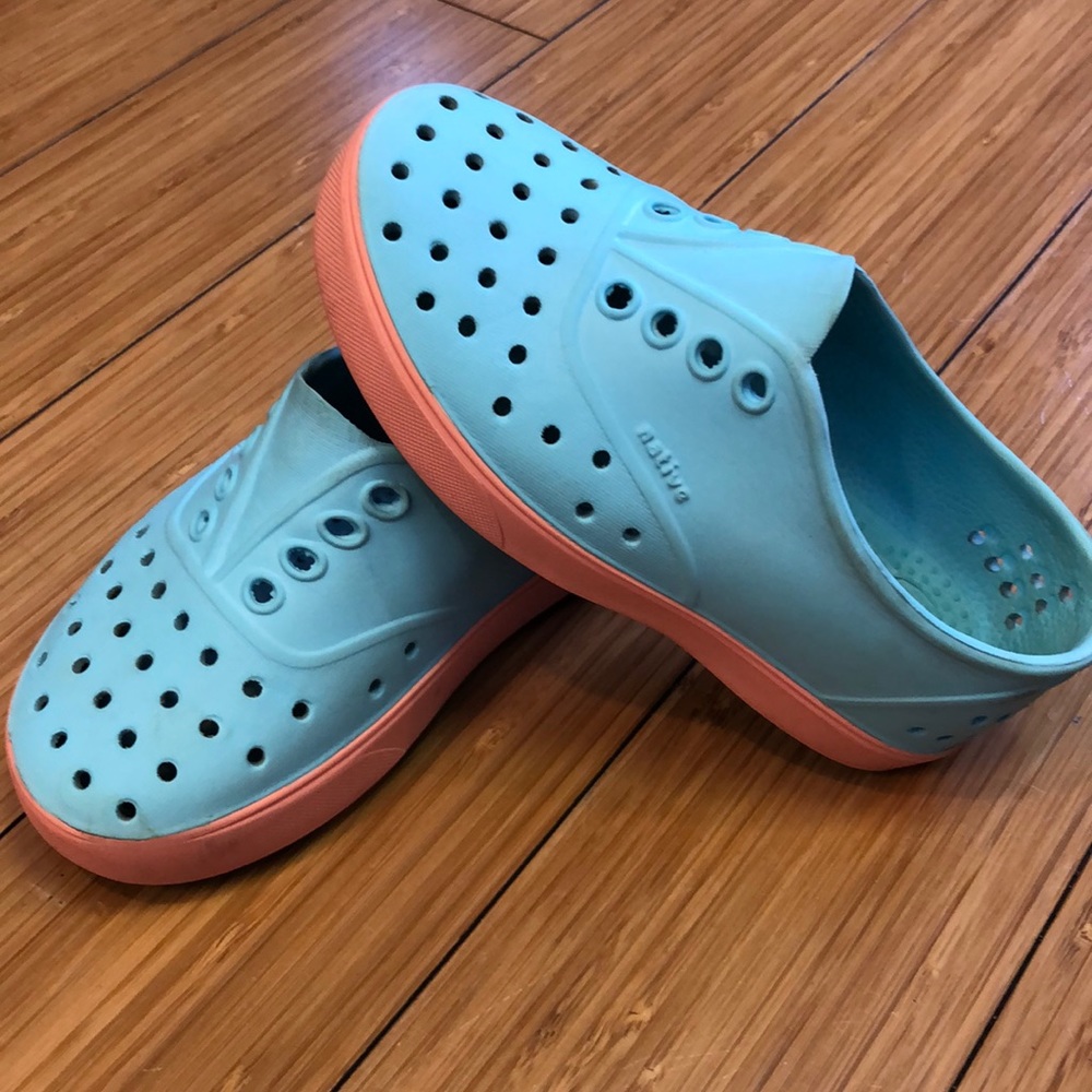 Native little kid shoes size 10/Euro size 27
